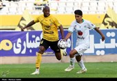 دیدار فوتبال تیم‌های سپاهان اصفهان و ذوب‌آهن اصفهان