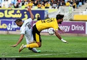 دیدار فوتبال تیم‌های سپاهان اصفهان و ذوب‌آهن اصفهان
