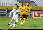 دیدار فوتبال تیم‌های سپاهان اصفهان و ذوب‌آهن اصفهان