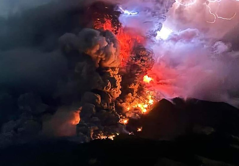More than 11,000 Evacuated in Northern Indonesia As Volcano Erupts