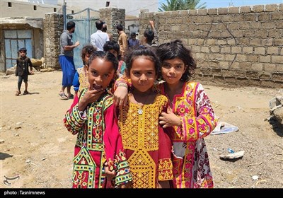 نجات 7 کودک گرفتار در سیل توسط اهالی بلوچستان