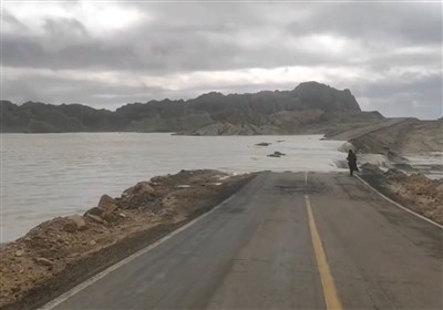 مسدود شدن جاده ساحلی چابهار در پی جاری شدن سیلاب‌