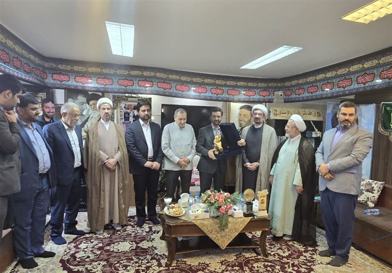 حضور جمعی از مسئولین در منزل شهید طهرانی مقدم+عکس