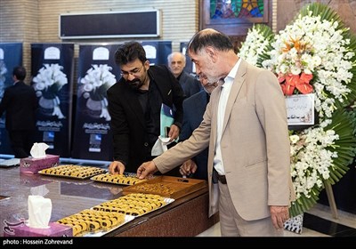 حضور محمدرضا باهنر دبیرکل جبهه پیروان امام و رهبری در مراسم ترحیم پرویز داوودی