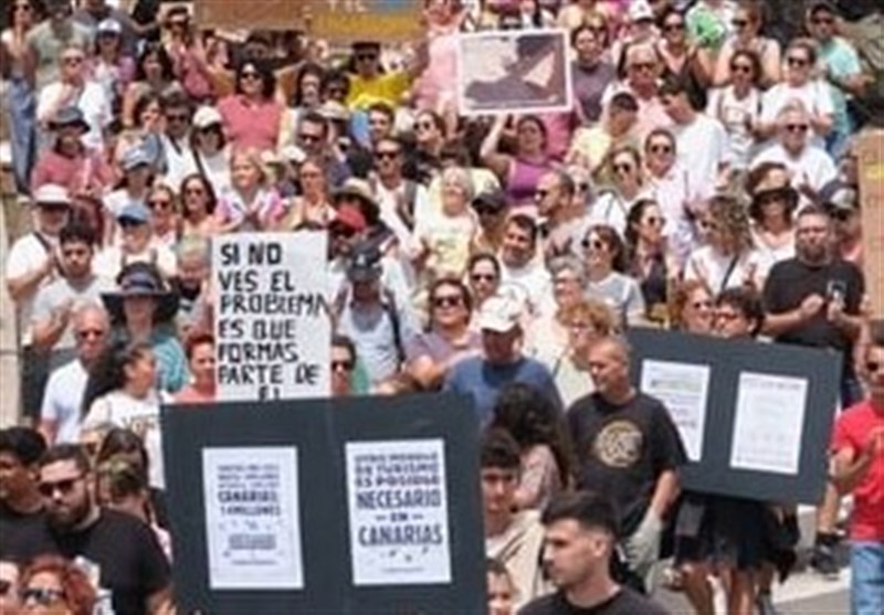 Some 55,000 Protest on Spain&apos;s Canary Islands against Mass Tourism