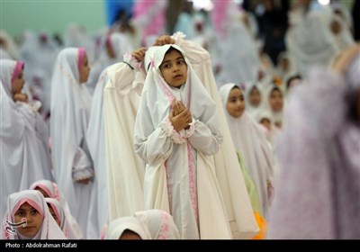 تصاویری از جشن تکلیف 5000 نفری دختران در حرم حضرت معصومه(س)