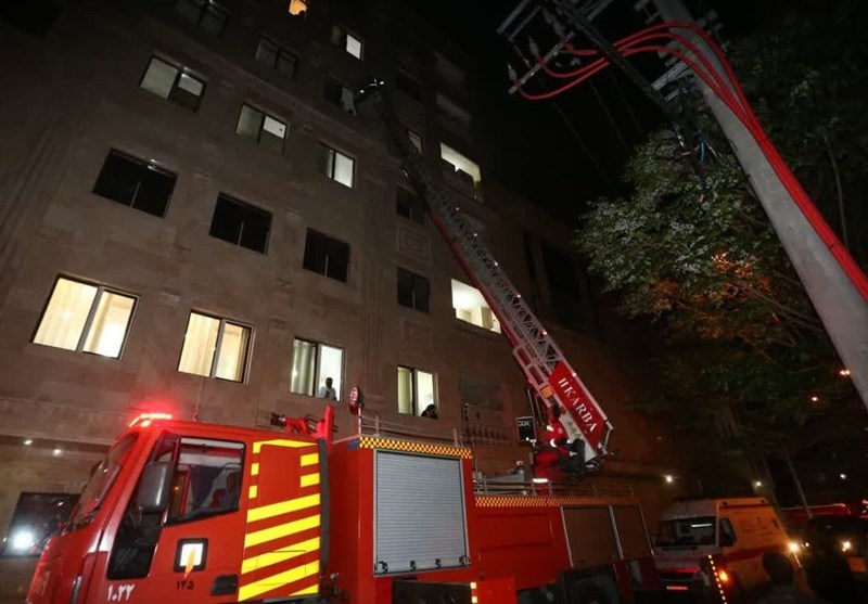 نجات 23 نفر در حادثه آتش‌سوزی آپارتمان 6 طبقه در قم