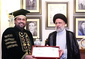 عطای مدرک دکترای افتخاری دانشگاه کراچی به رئیسی