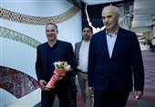 سرمربی تیم ملی والیبال وارد تهران شد