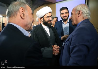 حجت الاسلام مرتضی اشراقی نوه امام خمینی (ره) در مراسم رونمایی از کتاب چالش های تاریخی