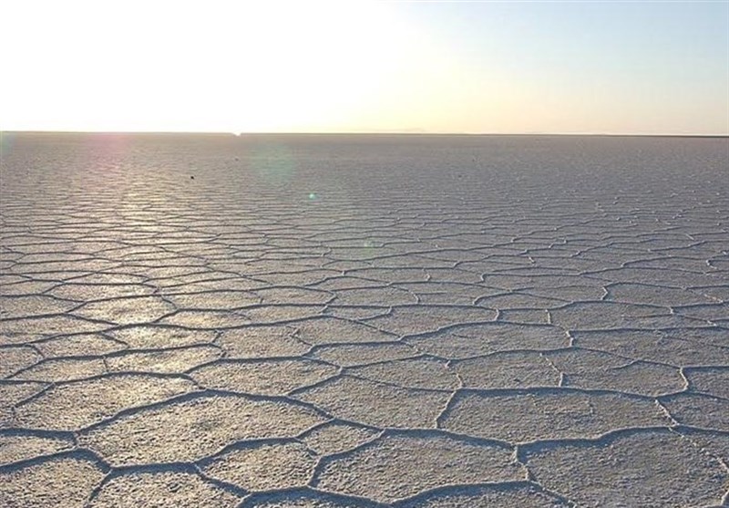 احتمال تبدیل دریاچه نمک قم به کانون جدید گردوغبار کشور