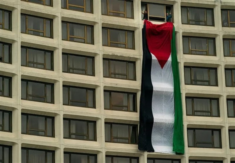 Protesters Unfurl Massive Palestinian Flag at Hotel Hosting White House Correspondents Dinner