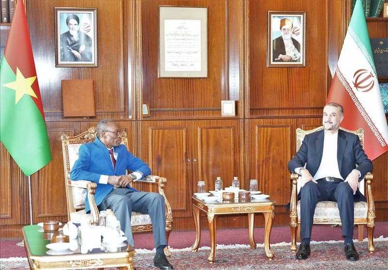 وزیر الخارجیة الإیرانی یستقبل رئیس وزراء بورکینا فاسو