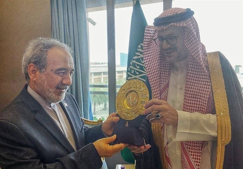 القنصل الإیرانی یلتقی رئیس جامعة الملک عبد العزیز