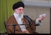 العمید شیرازی ینقل تحیات قائد الثورة الاسلامیة لأسرة الشهید زاهدی