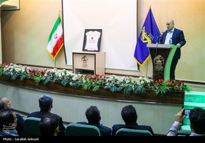 اهدای پیراهن تیم ملی فوتسال به موزه دفاع مقدس استان کرمان