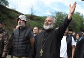 راهپیمایی معترضان توافق ارمنستان-آذربایجان به سمت ایروان