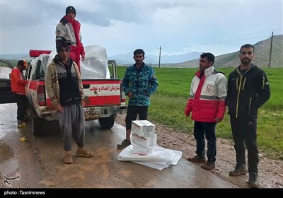 توزیع اقلام امدادی میان عشایر آسیب‌دیده از بارش باران در چهارمحال و بختیاری