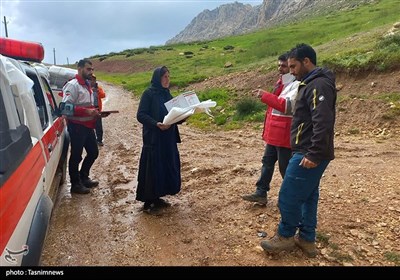 توزیع اقلام امدادی میان عشایر آسیب‌دیده از بارش باران در چهارمحال و بختیاری