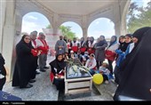 حضور نوجوانان و جوانان و تعدادی از اعضای خانه های هلال بیرجند در گلزار شهدای بیرجند