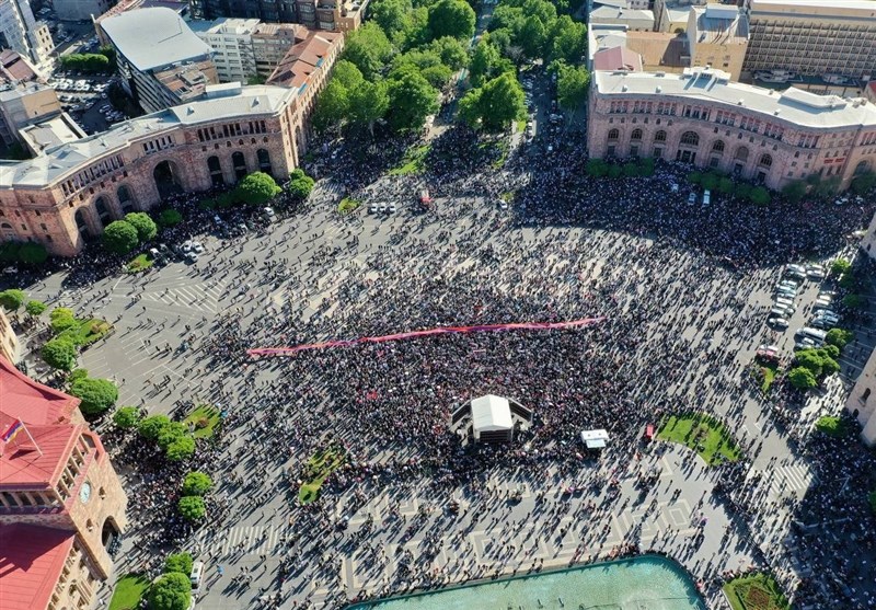 تظاهرات هزاران نفری در مرکز ایروان