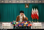 الإمام الخامنئي يدلي بصوته في الانتخابات البرلمانية الإيرانية