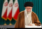 الإمام الخامنئي يدلي بصوته في الانتخابات البرلمانية الإيرانية
