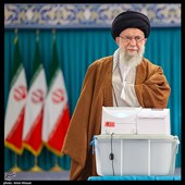 الإمام الخامنئي يدلي بصوته في الانتخابات البرلمانية الإيرانية