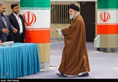 الإمام الخامنئي يدلي بصوته في الانتخابات البرلمانية الإيرانية