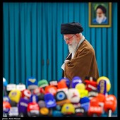 الإمام الخامنئي يدلي بصوته في الانتخابات البرلمانية الإيرانية