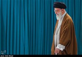 الإمام الخامنئي يدلي بصوته في الانتخابات البرلمانية الإيرانية