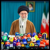 الإمام الخامنئي يدلي بصوته في الانتخابات البرلمانية الإيرانية