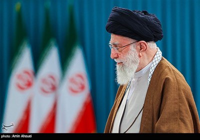 الإمام الخامنئي يدلي بصوته في الانتخابات البرلمانية الإيرانية
