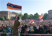 تداوم اعتراضات در ارمنستان و بسته شدن جاده اصلی
