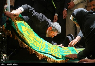 کاروان زیر سایه خورشید در گلزار شهدای کرمان