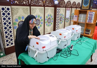 ساعات پایانی مرحله دوم انتخابات مجلس شورای اسلامی در مسجد امام صادق (ع) صادقیه