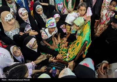 جشن دختران دریا با حضور خادمان حرم امام رضا(ع)-بندرعباس