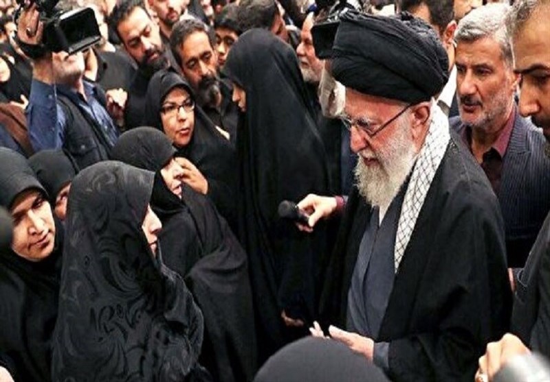 قائد الثورة الاسلامیة یستقبل عائلة الشهید زاهدی