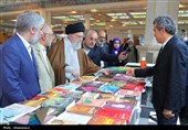 Акцент Верховного лидера на публикации книг о конституционном революции и Священной Обороны в Иране