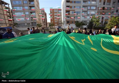 اهتزاز پرچم مزین به نام حضرت رضا (ع) در همدان