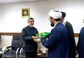 اهدای نشان فاطمی به سردار حاجی‌زاده + فیلم