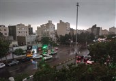 بارش شدید باران و تگرگ در مشهد/ خیابان‌ها سیلابی شد