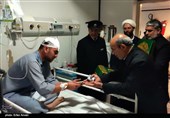 عیادت خادمان حرم مطهر رضوی از  بیماران گرمساری