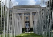 الأمم المتحدة تنکس أعلامها حداداً على وفاة الرئیس الإیرانی