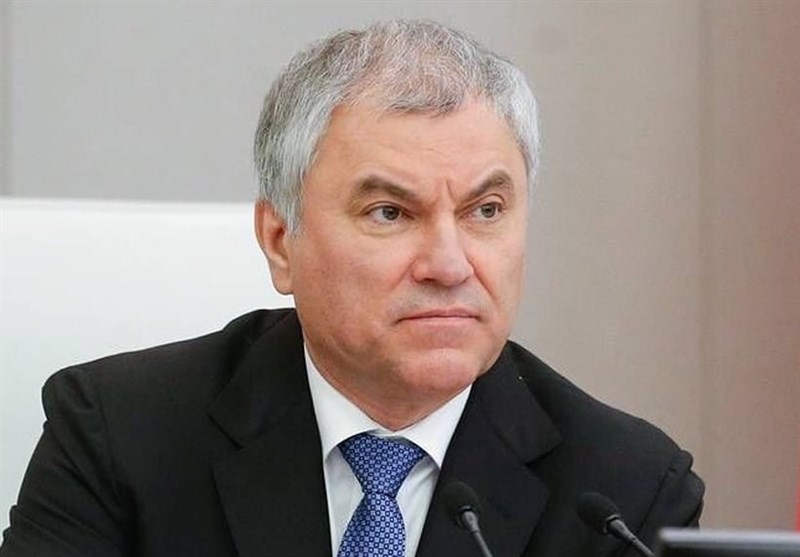 رئیس مجلس الدوما الروسی یصل إلى إیران