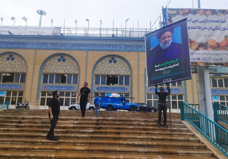 آماده‌سازی مصلای تهران برای وداع با رئیس‌جمهور شهید