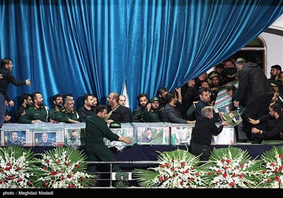 تشييع جثامين الرئيس الإيراني ووزير الخراجية ورفاقهما