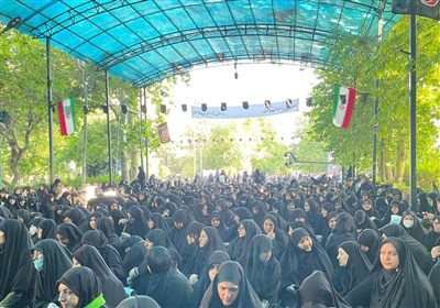 حرکت خیل عظیم مردم برای اقامه نماز بر پیکر شهدای خدمت