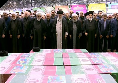 Tahran Halkı Görkemli bir Cenaza Töreni Düzenliyor