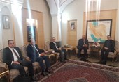 وزیر الخارجیة المصری یصل إلى طهران